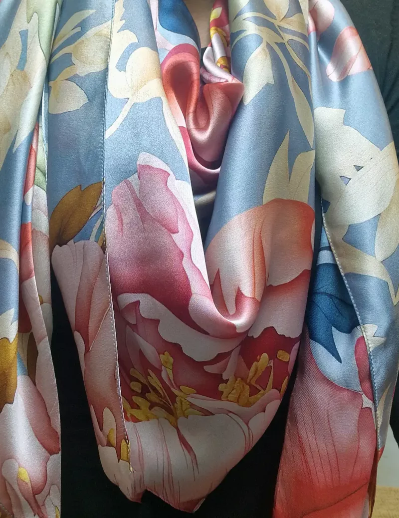 foulard en soie pivoine rose et gris bleuté