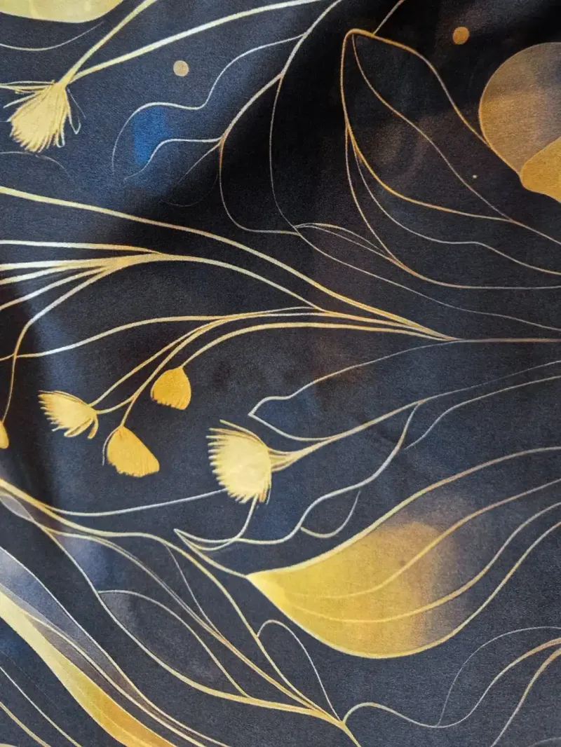 foulard jaune et noir -jardin de nuit